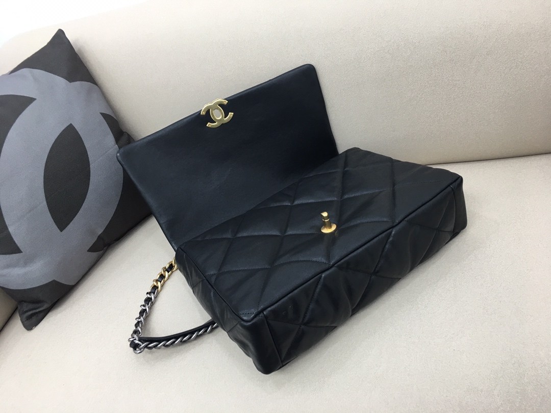 Lambskin 19 Maxi Handbag Flap Bag AS1162 Black